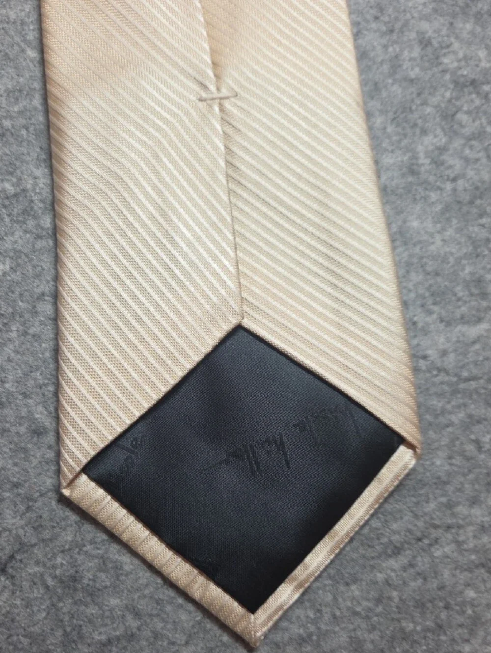 Nicole Miller Men's Light Champagne Textured Striped 100% Silk Tie 4x57.5